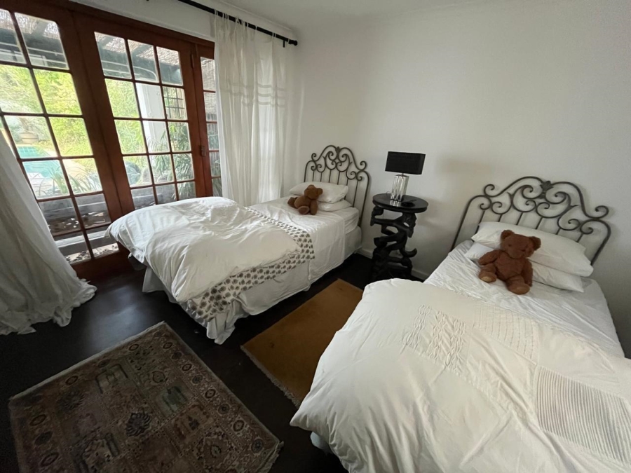 To Let 3 Bedroom Property for Rent in Wynberg Upper Western Cape